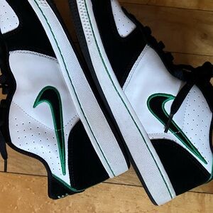 NIKE Black and White Sneakers with Green